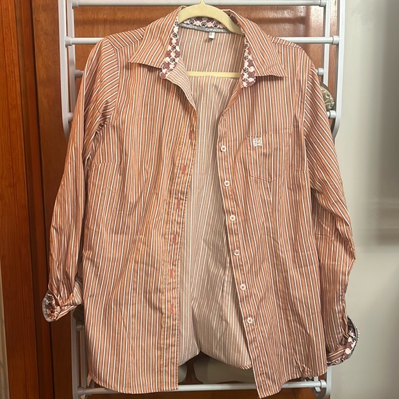 Cinch Button down - Picture 1 of 3